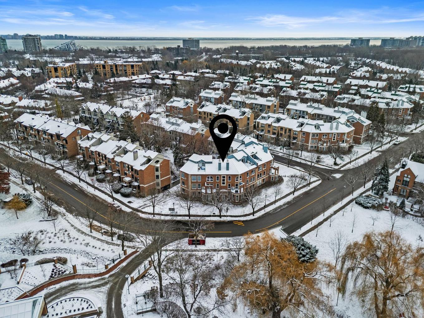 Photo aérienne - 703 Ch. Marie-Le Ber, Montréal (Verdun/Île-Des-Soeurs), QC - Outdoor With View