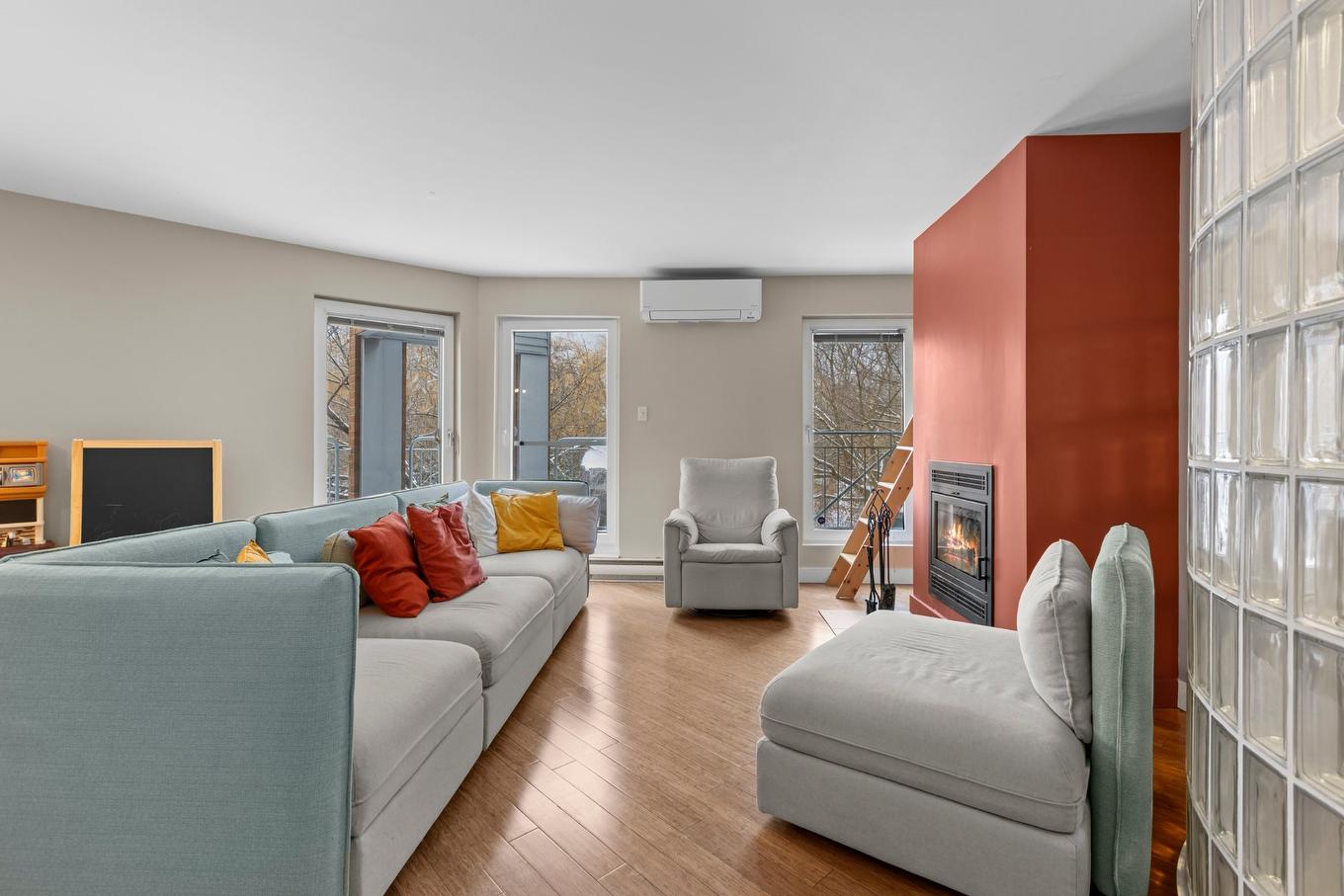 Salon - 703 Ch. Marie-Le Ber, Montréal (Verdun/Île-Des-Soeurs), QC - Indoor Photo Showing Living Room With Fireplace