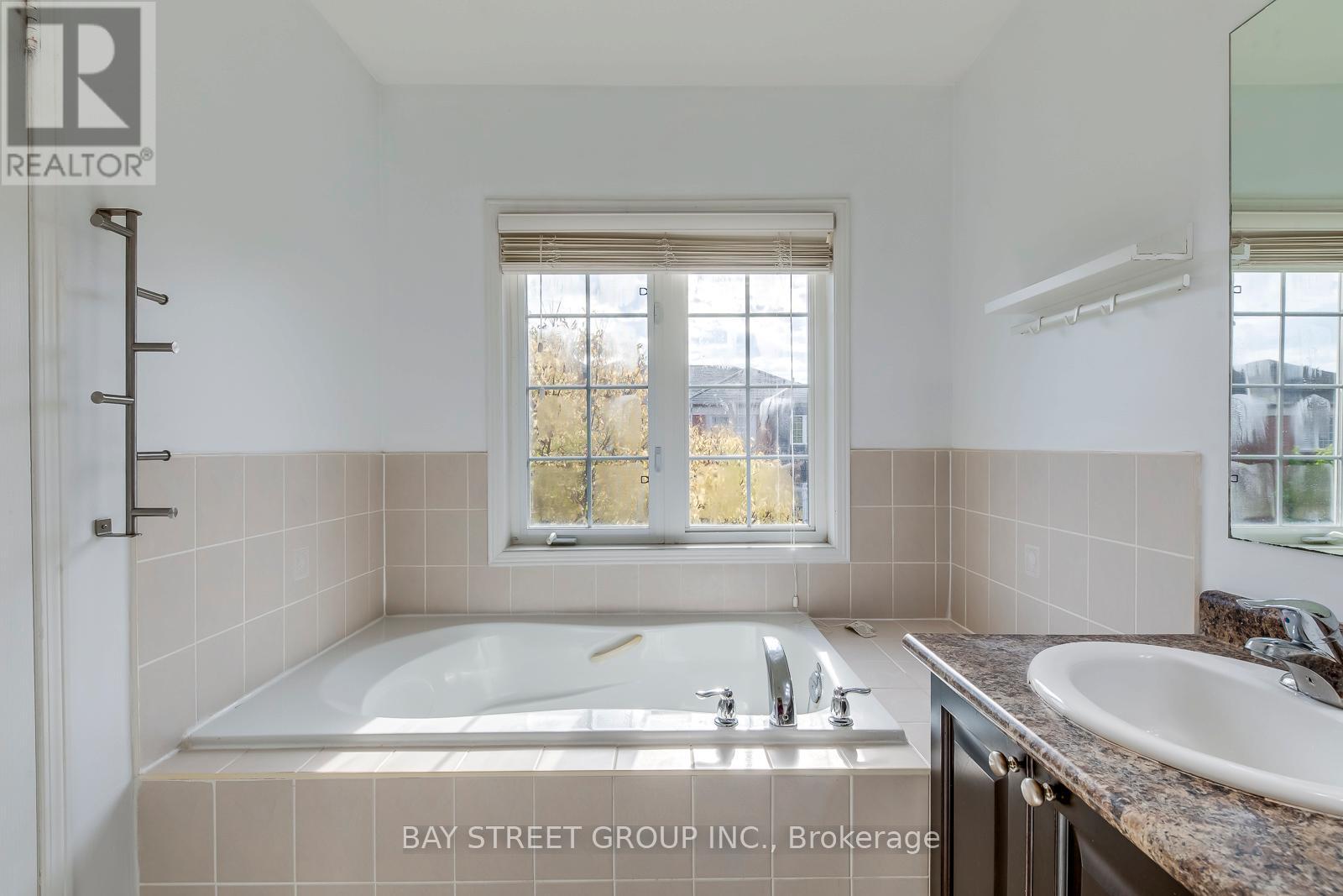 34 Stagecoach Circle, Toronto, ON - Indoor Photo Showing Bathroom
