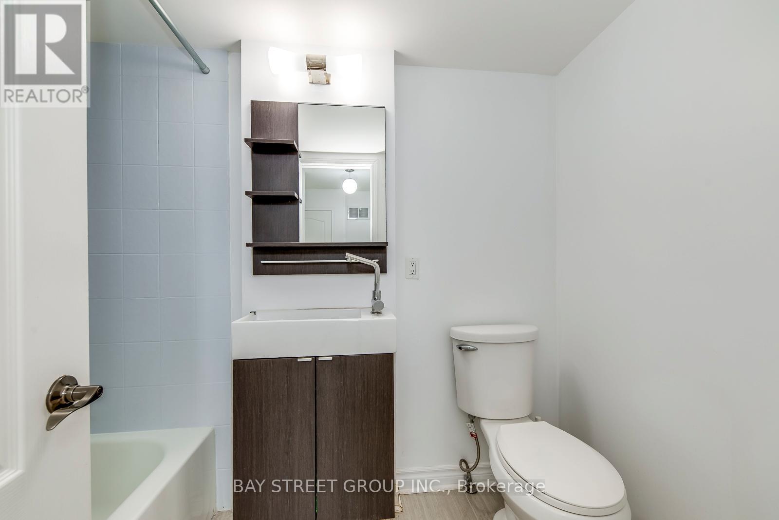 34 Stagecoach Circle, Toronto, ON - Indoor Photo Showing Bathroom
