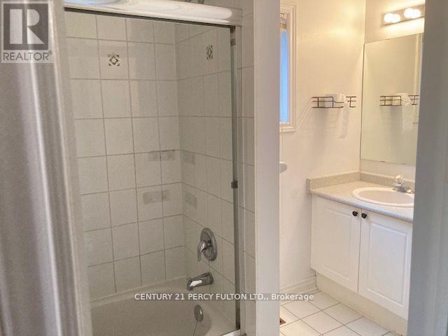 27 Whitewater Street, Whitby, ON - Indoor Photo Showing Bathroom