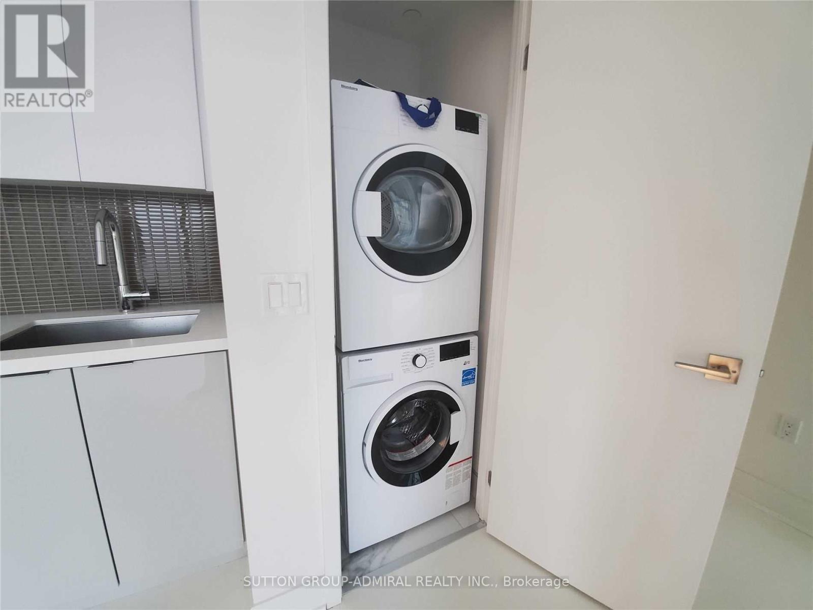 2303 - 2908 Highway 7 Road W, Vaughan, ON - Indoor Photo Showing Laundry Room