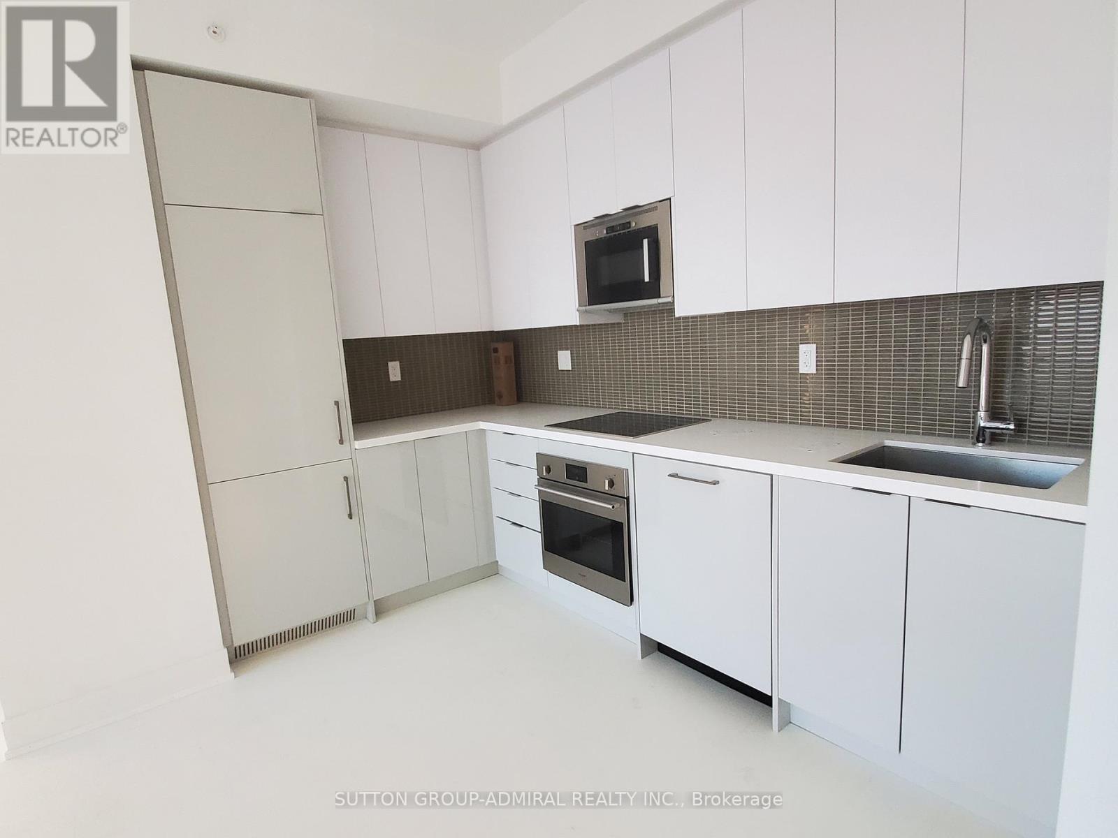 2303 - 2908 Highway 7 Road W, Vaughan, ON - Indoor Photo Showing Kitchen