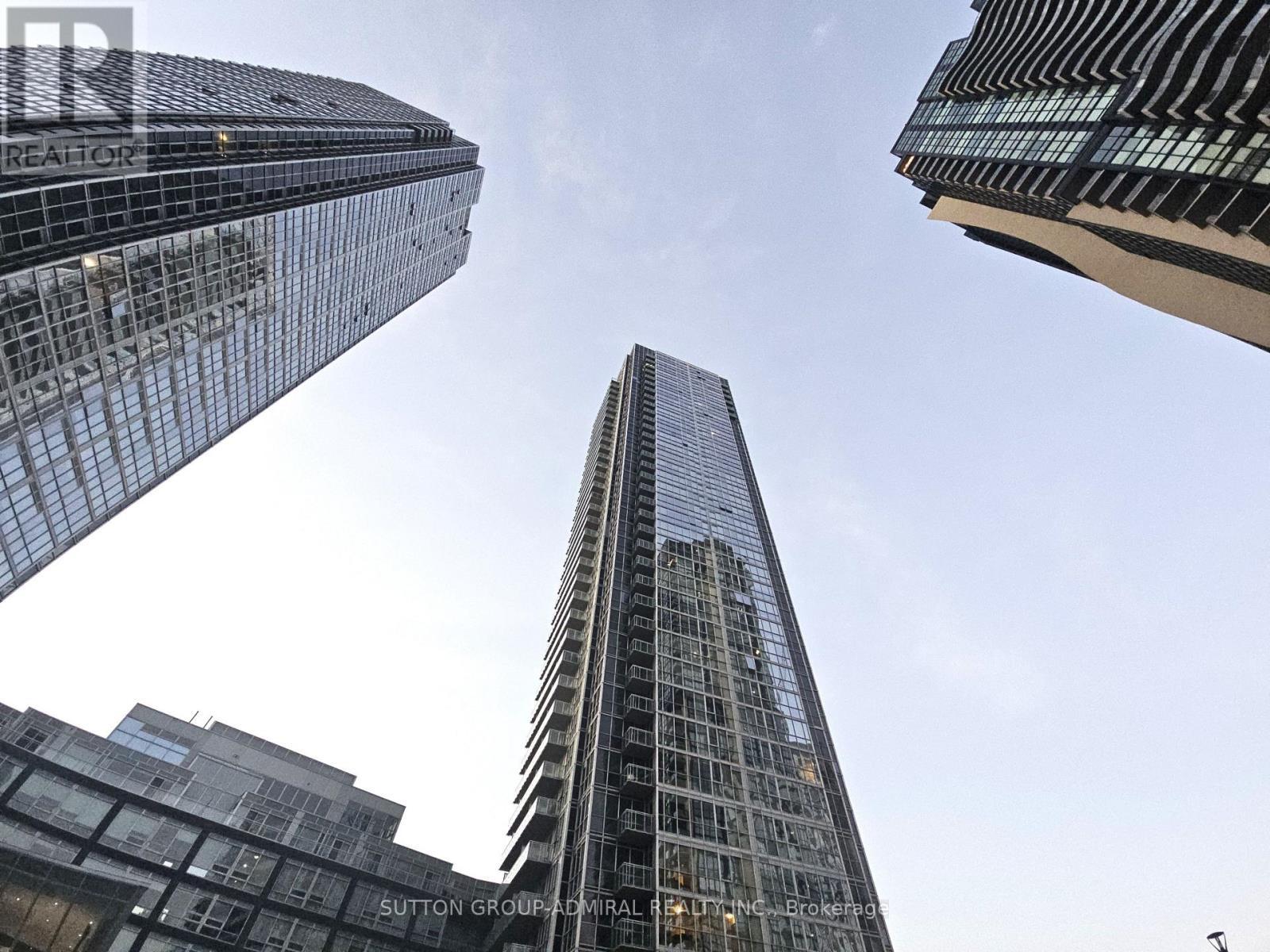 2303 - 2908 Highway 7 Road W, Vaughan, ON - Outdoor