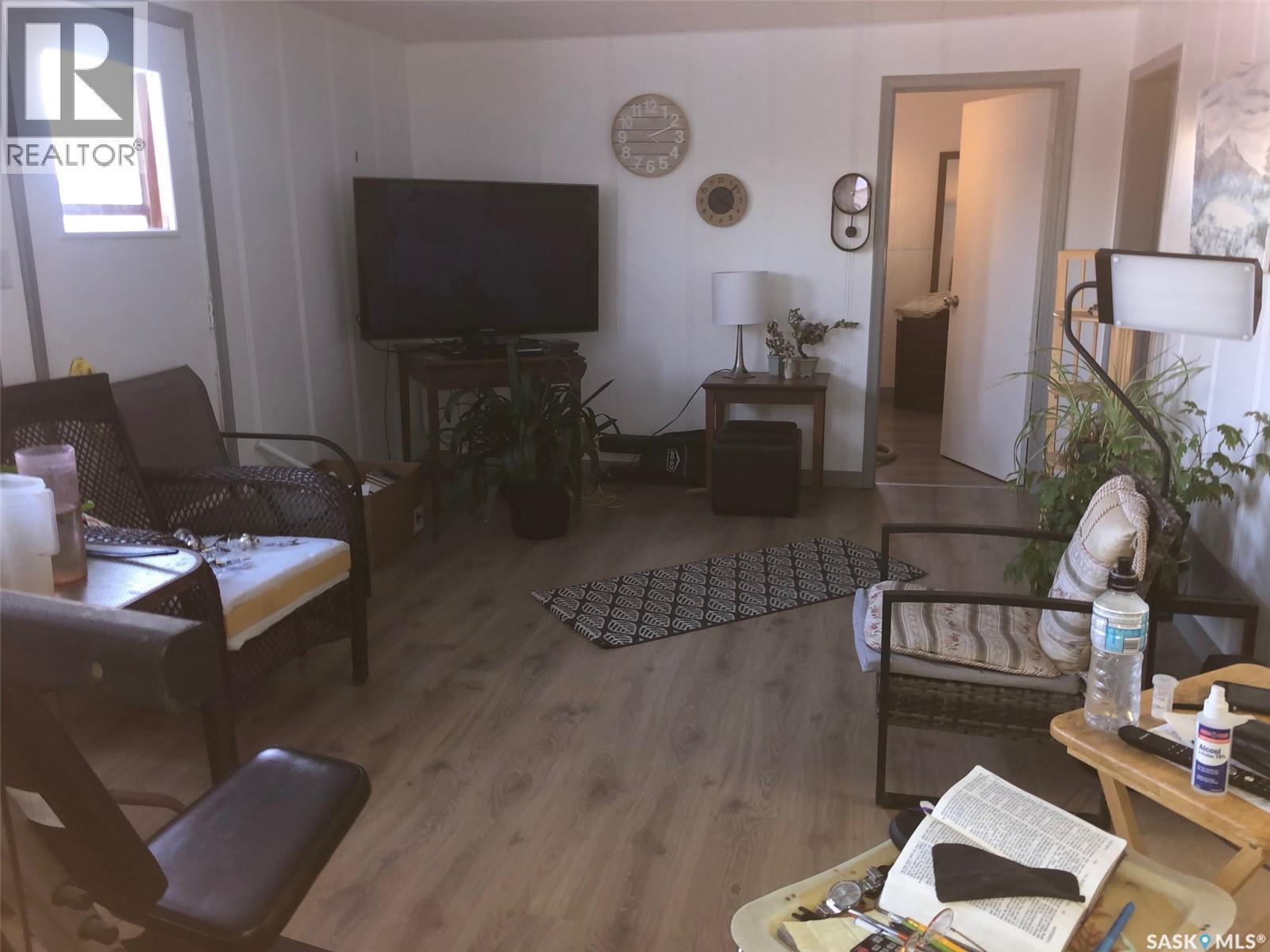441 1St Avenue Se, Sturgis, SK - Indoor Photo Showing Living Room