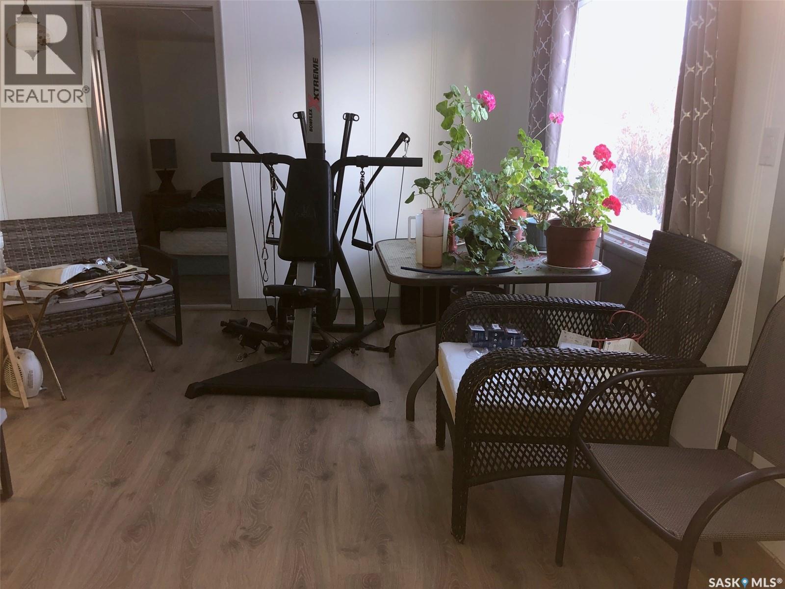 441 1St Avenue Se, Sturgis, SK - Indoor