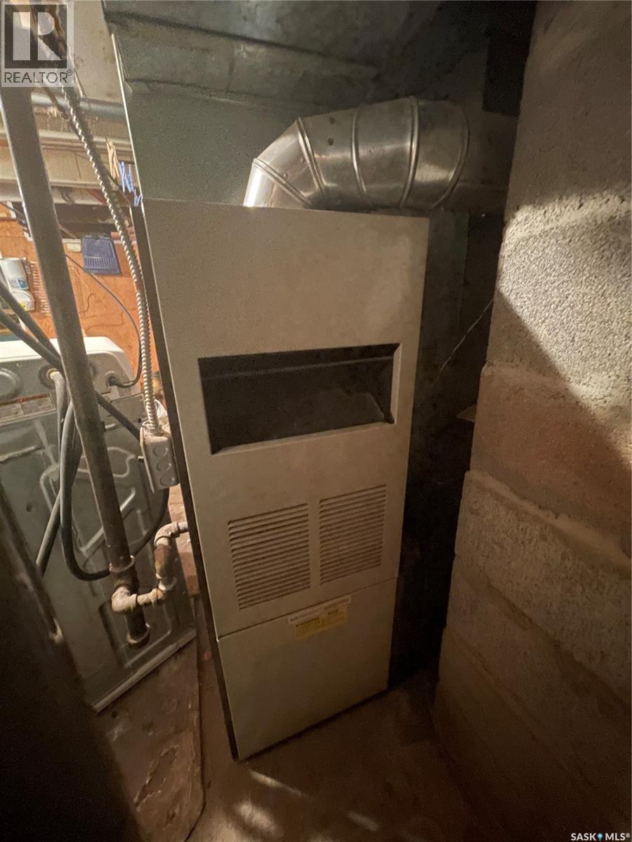 441 1St Avenue Se, Sturgis, SK - Indoor