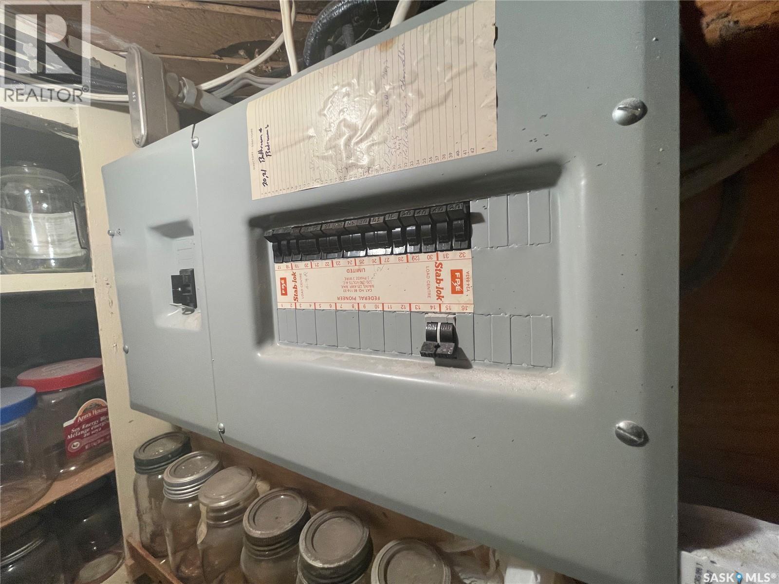 441 1St Avenue Se, Sturgis, SK - Indoor