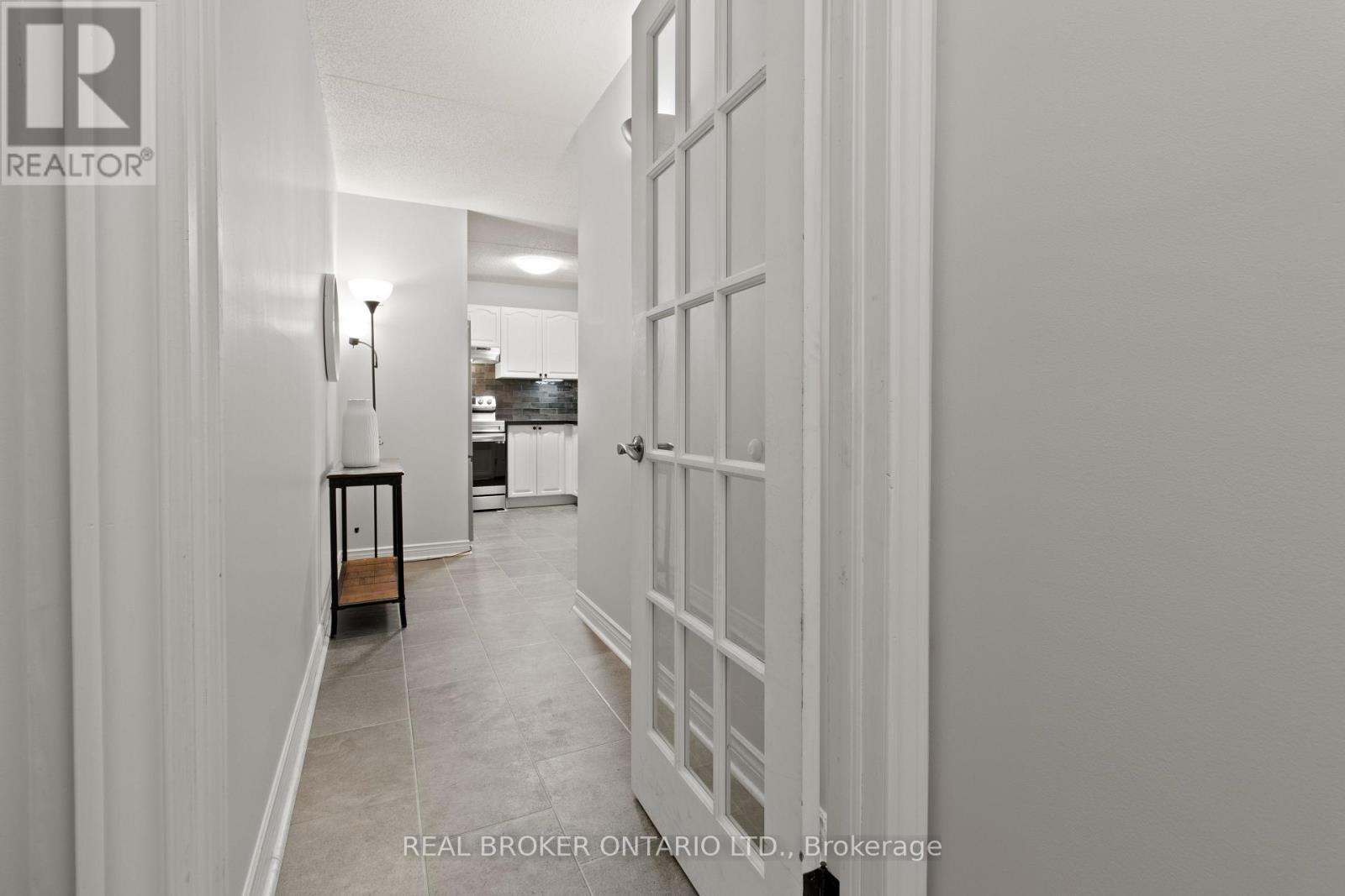 214 - 2010 Cleaver Avenue, Burlington, ON - Indoor Photo Showing Other Room