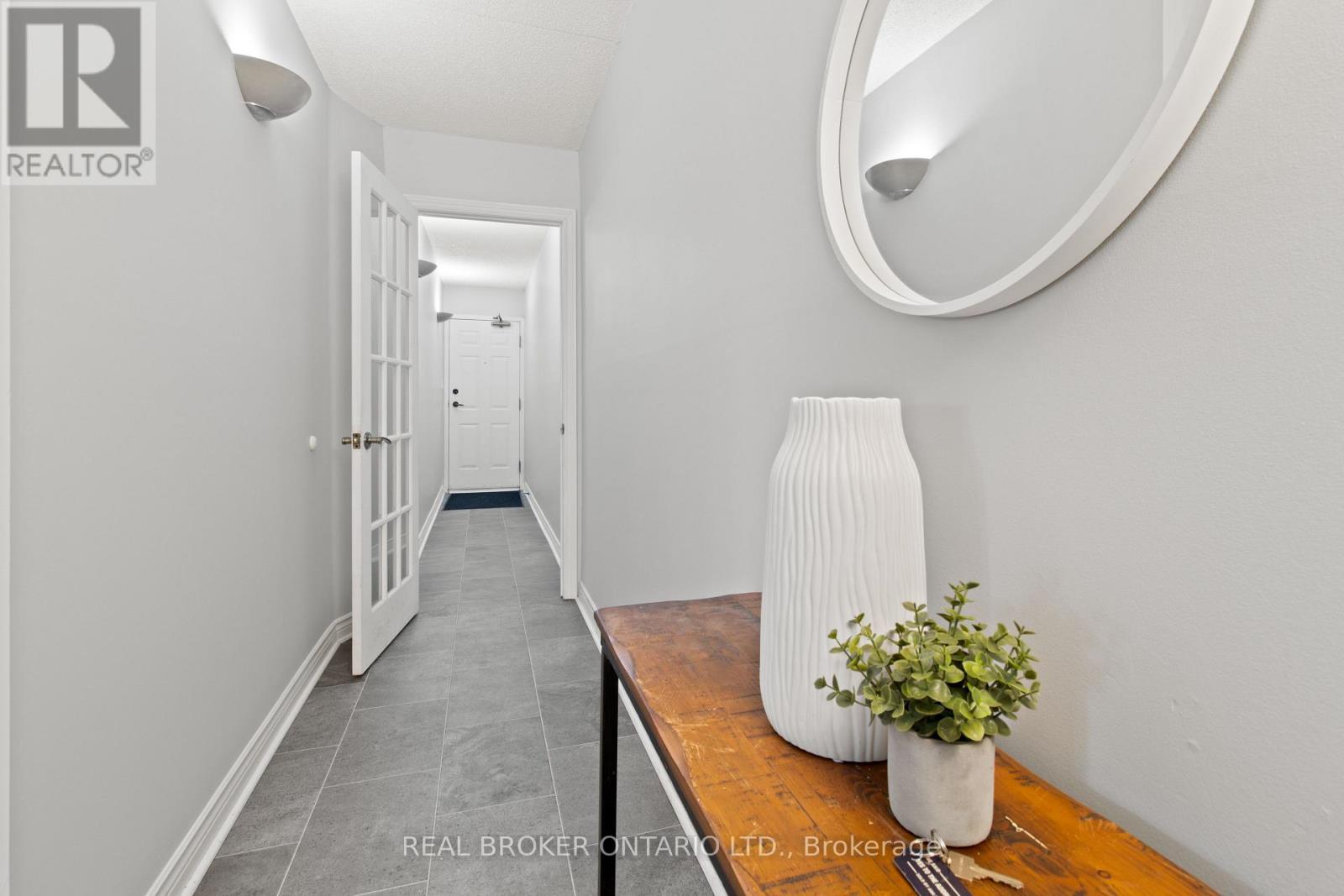 214 - 2010 Cleaver Avenue, Burlington, ON - Indoor Photo Showing Other Room