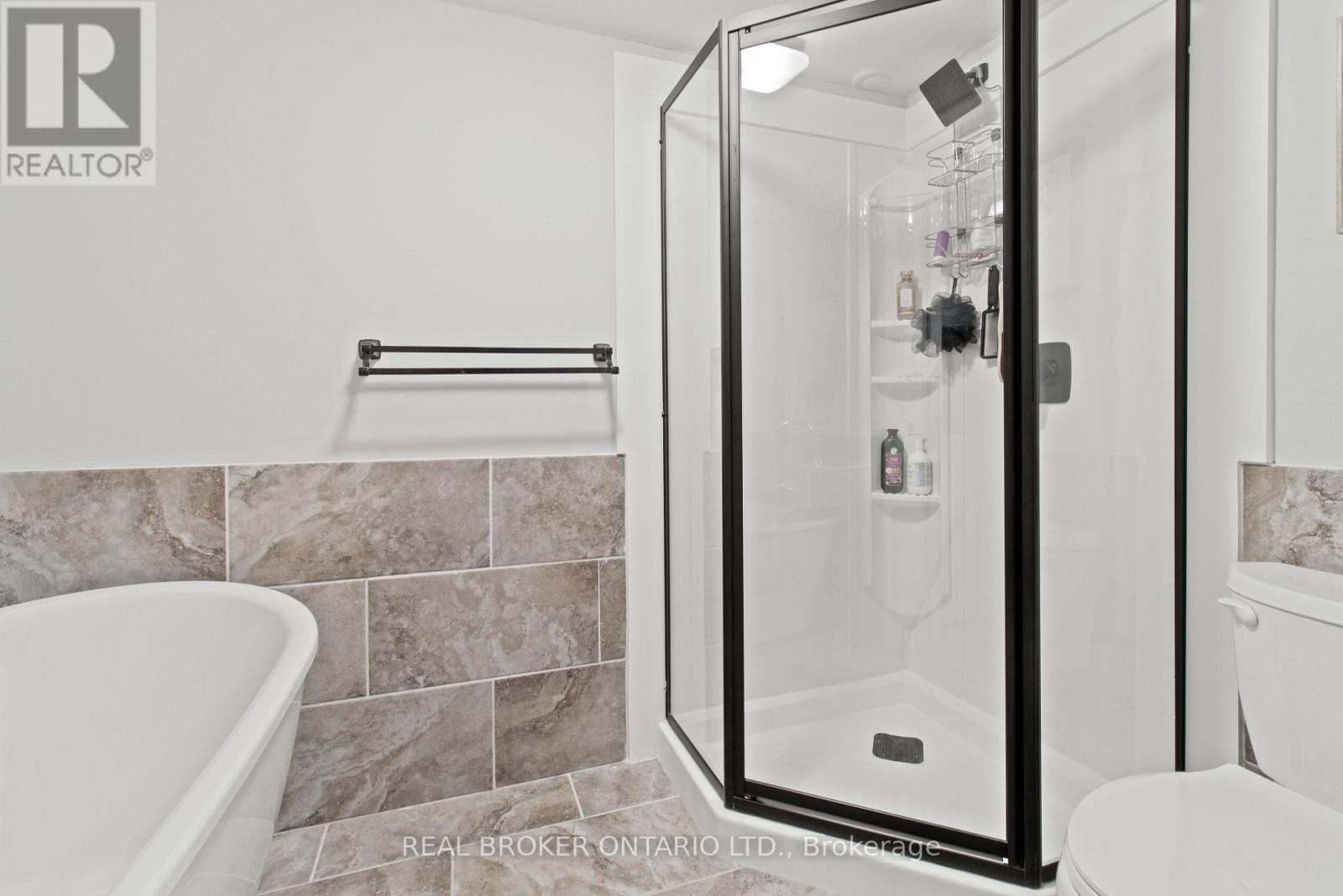 214 - 2010 Cleaver Avenue, Burlington, ON - Indoor Photo Showing Bathroom