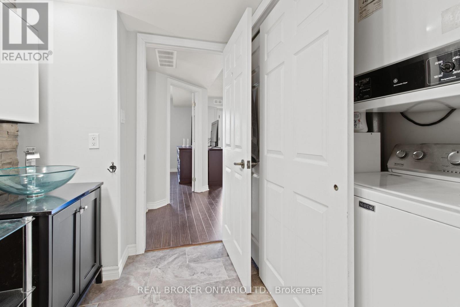 214 - 2010 Cleaver Avenue, Burlington, ON - Indoor Photo Showing Laundry Room