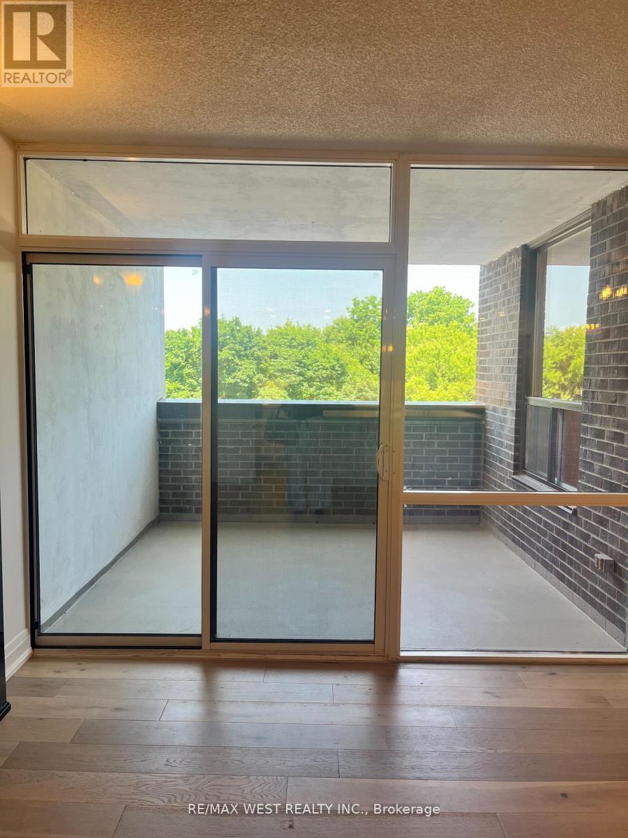 304 - 1535 Lakeshore Road E, Mississauga, ON - Indoor Photo Showing Other Room