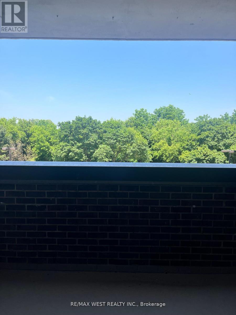 304 - 1535 Lakeshore Road E, Mississauga, ON - With View