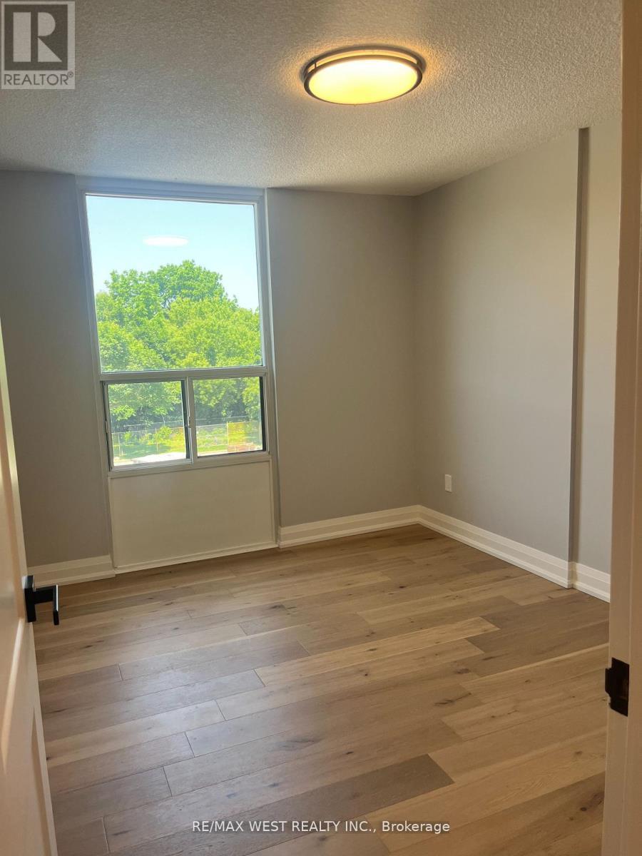 304 - 1535 Lakeshore Road E, Mississauga, ON - Indoor Photo Showing Other Room