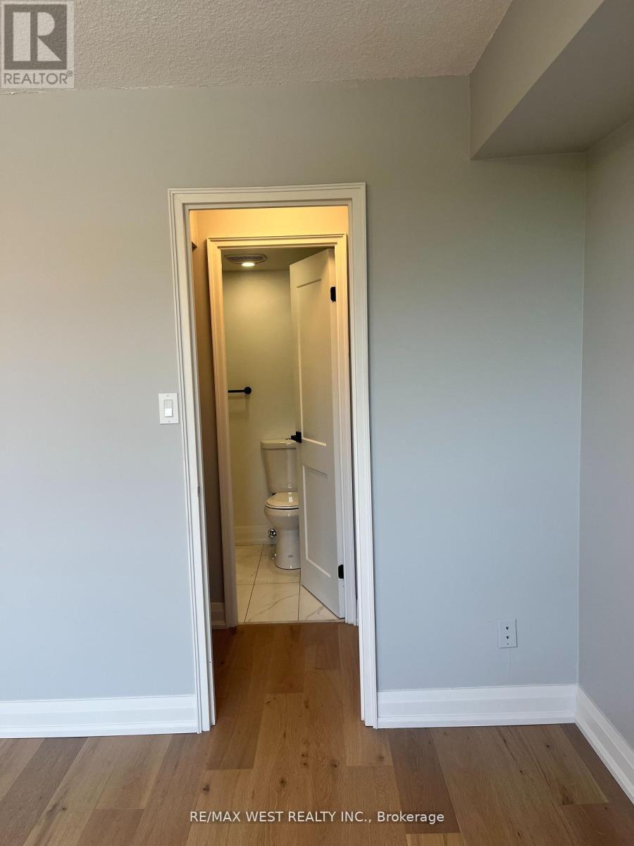 304 - 1535 Lakeshore Road E, Mississauga, ON - Indoor Photo Showing Other Room