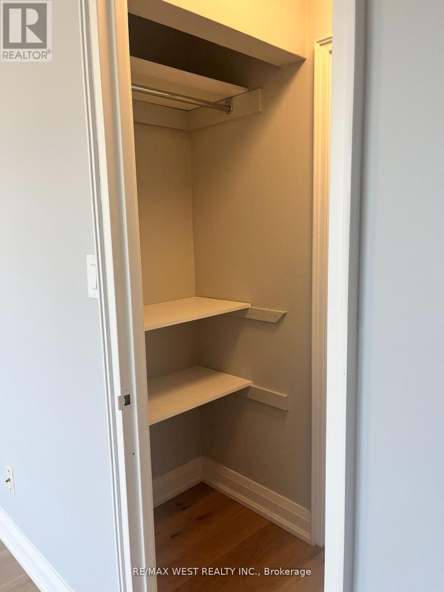 304 - 1535 Lakeshore Road E, Mississauga, ON - Indoor With Storage