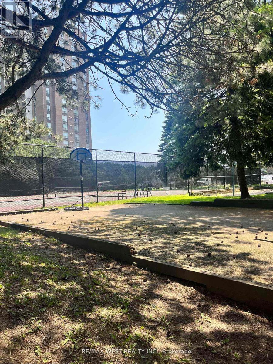 304 - 1535 Lakeshore Road E, Mississauga, ON - Outdoor With View