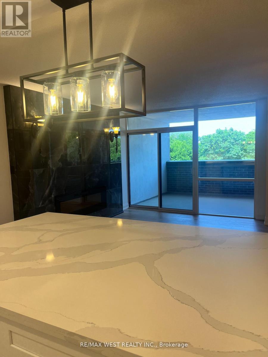 304 - 1535 Lakeshore Road E, Mississauga, ON - Indoor Photo Showing Other Room