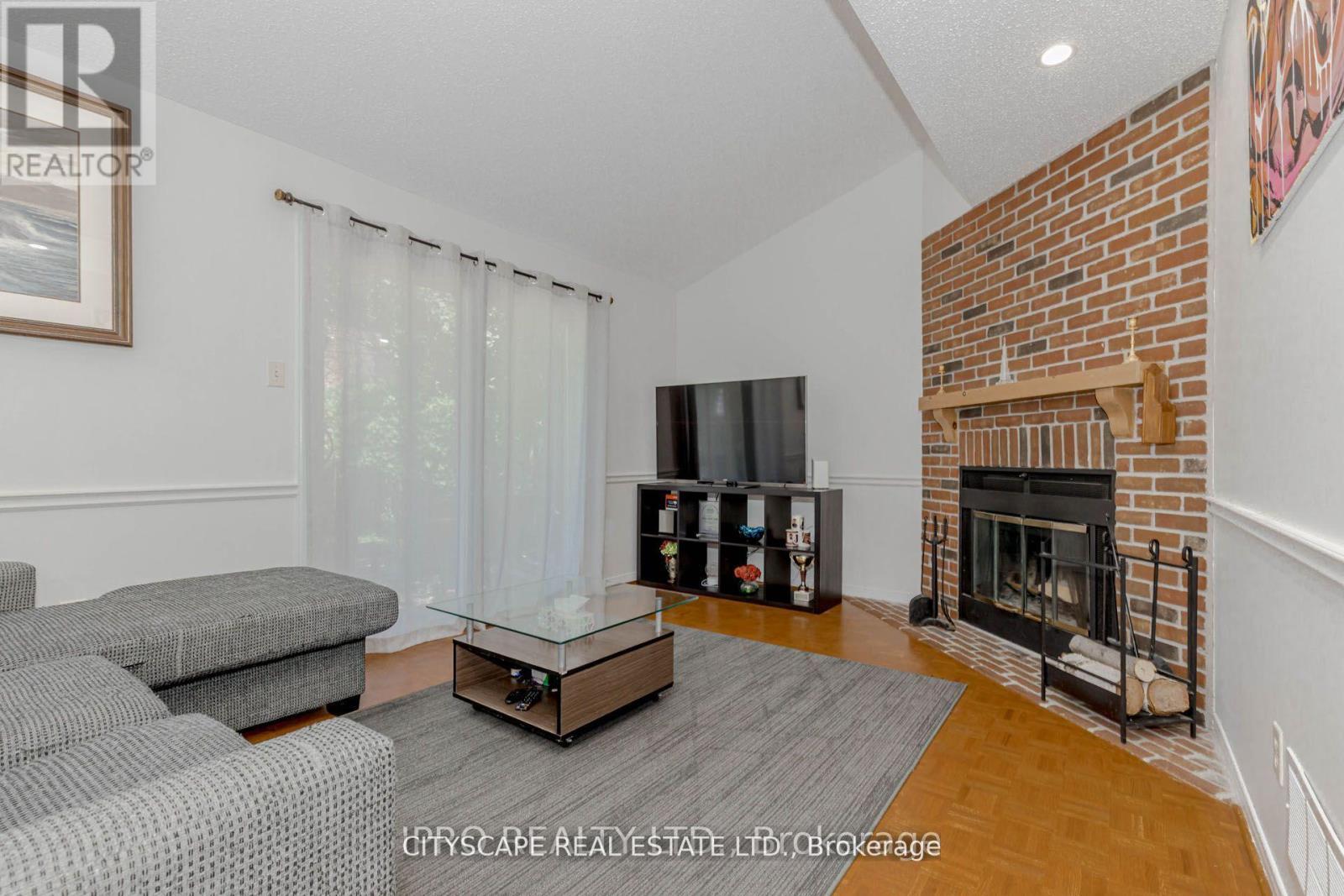 6906 Hickling Crescent N, Mississauga, ON - Indoor Photo Showing Living Room With Fireplace