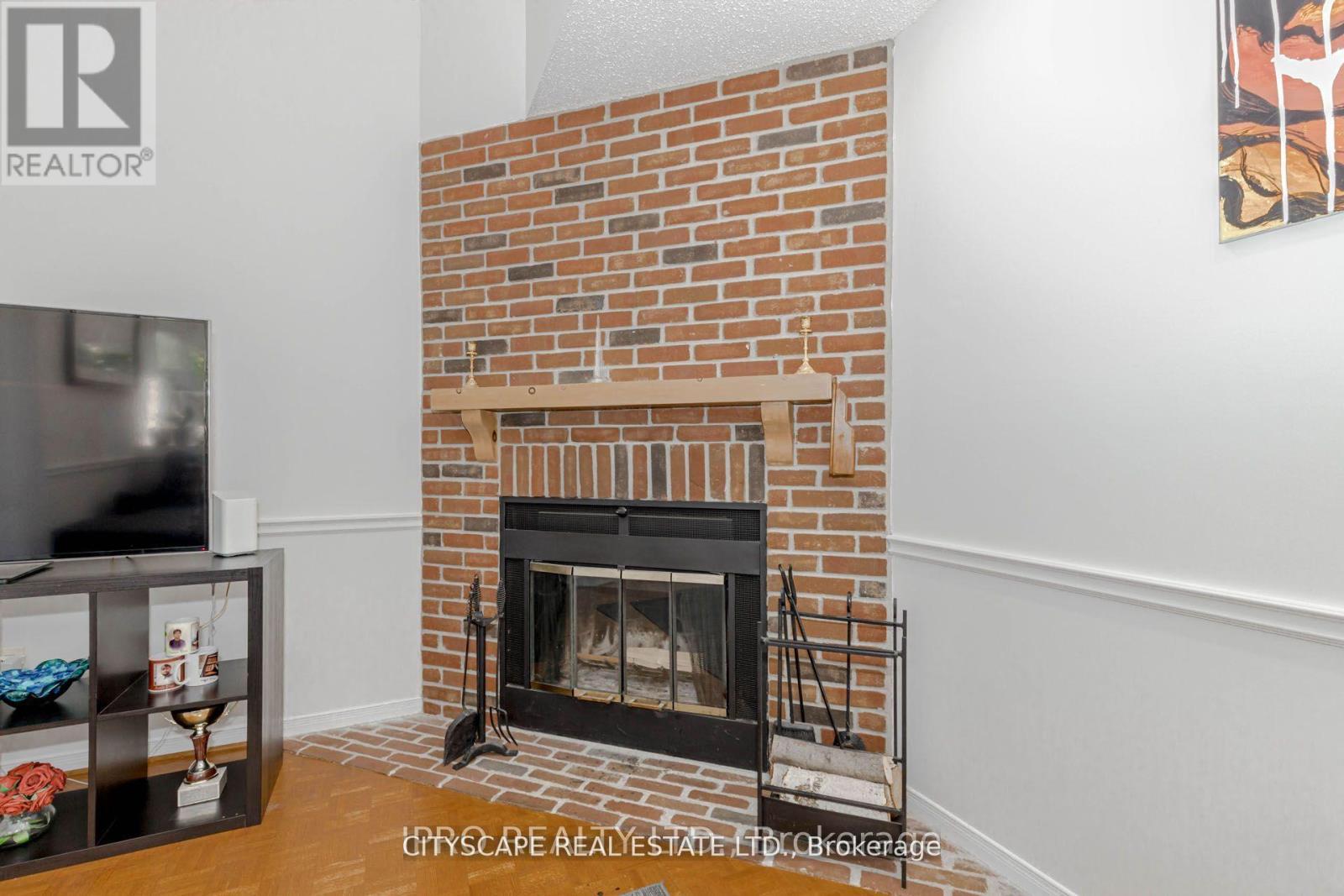 6906 Hickling Crescent N, Mississauga, ON - Indoor Photo Showing Living Room With Fireplace