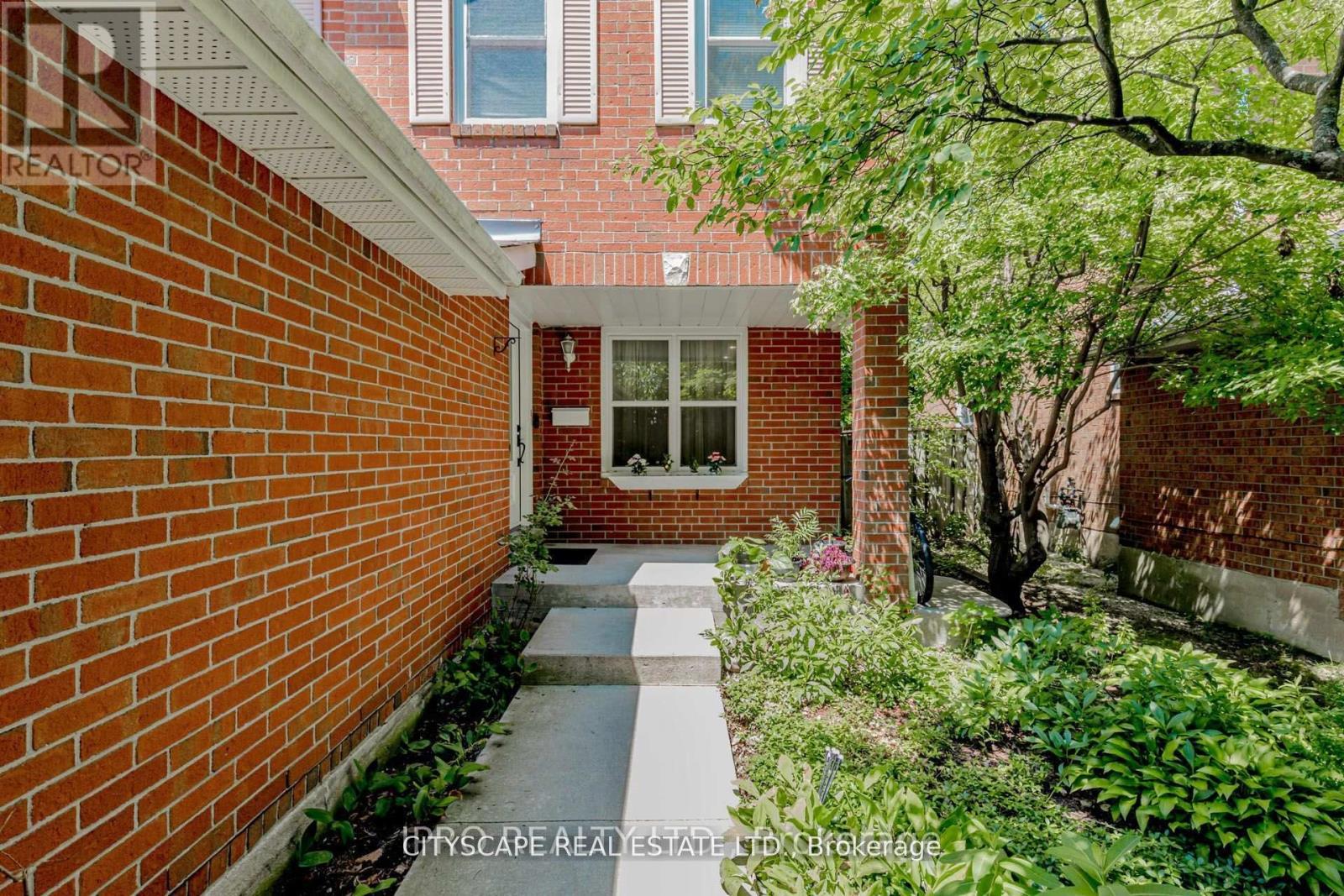 6906 Hickling Crescent N, Mississauga, ON - Outdoor