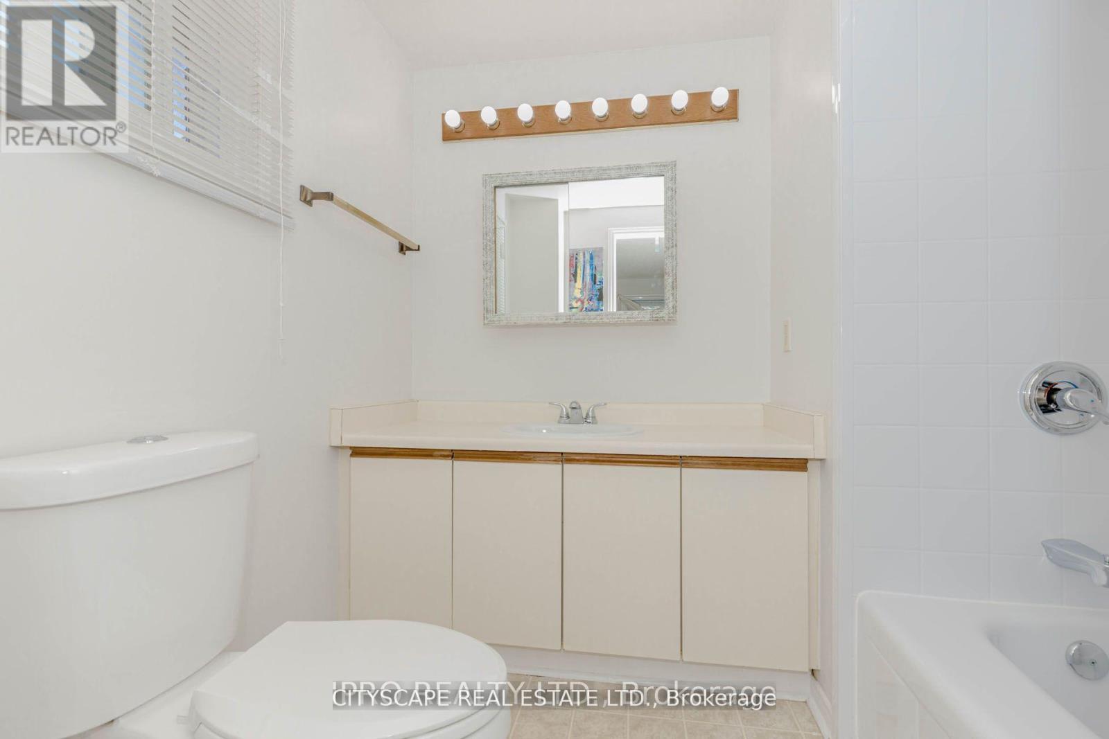 6906 Hickling Crescent N, Mississauga, ON - Indoor Photo Showing Bathroom