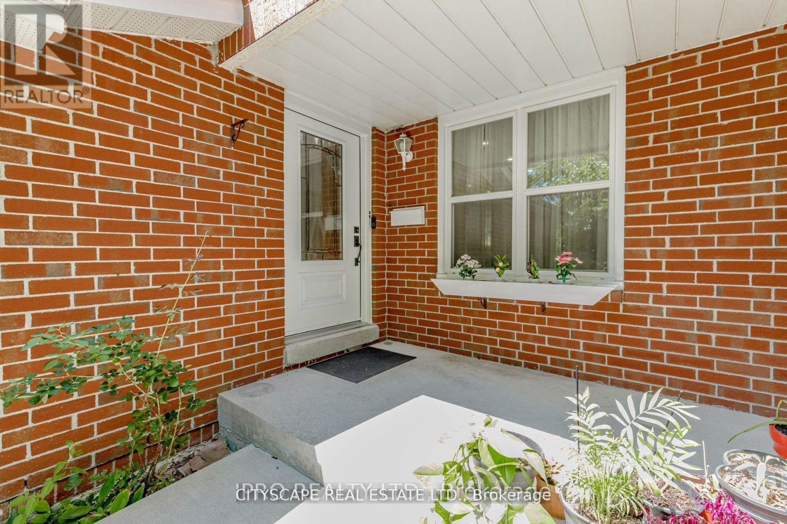 6906 Hickling Crescent N, Mississauga, ON - Outdoor With Exterior