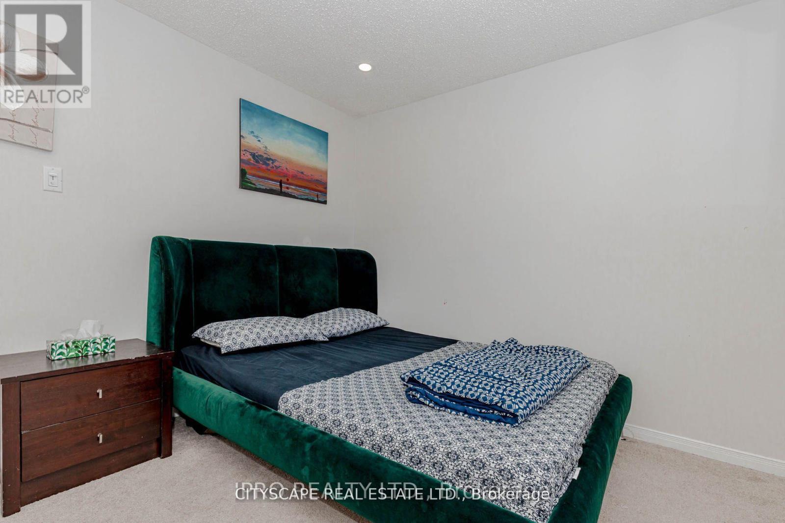 6906 Hickling Crescent N, Mississauga, ON - Indoor Photo Showing Bedroom