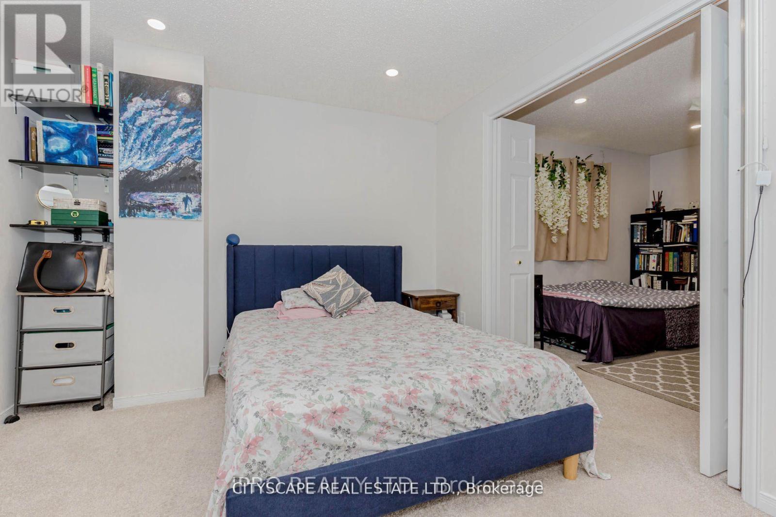 6906 Hickling Crescent N, Mississauga, ON - Indoor Photo Showing Bedroom