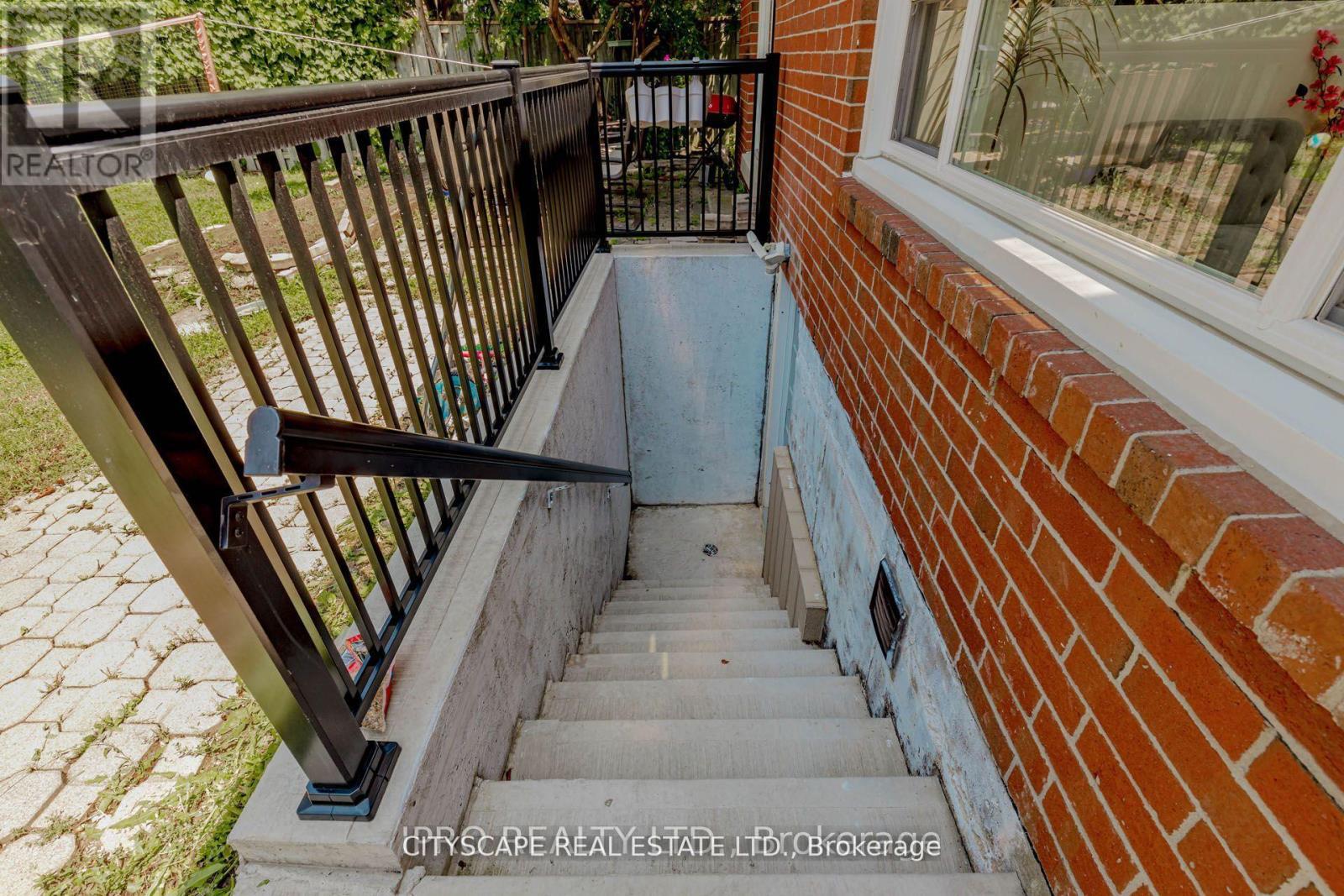 6906 Hickling Crescent N, Mississauga, ON - Outdoor With Exterior