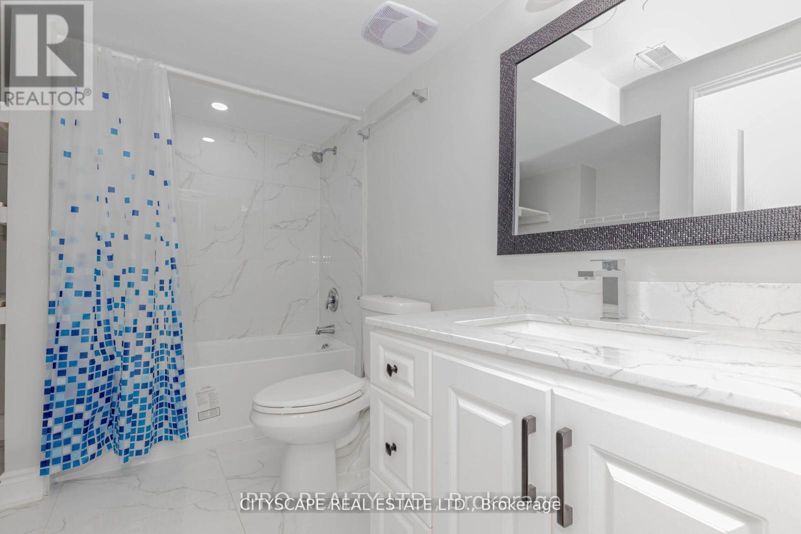 6906 Hickling Crescent N, Mississauga, ON - Indoor Photo Showing Bathroom