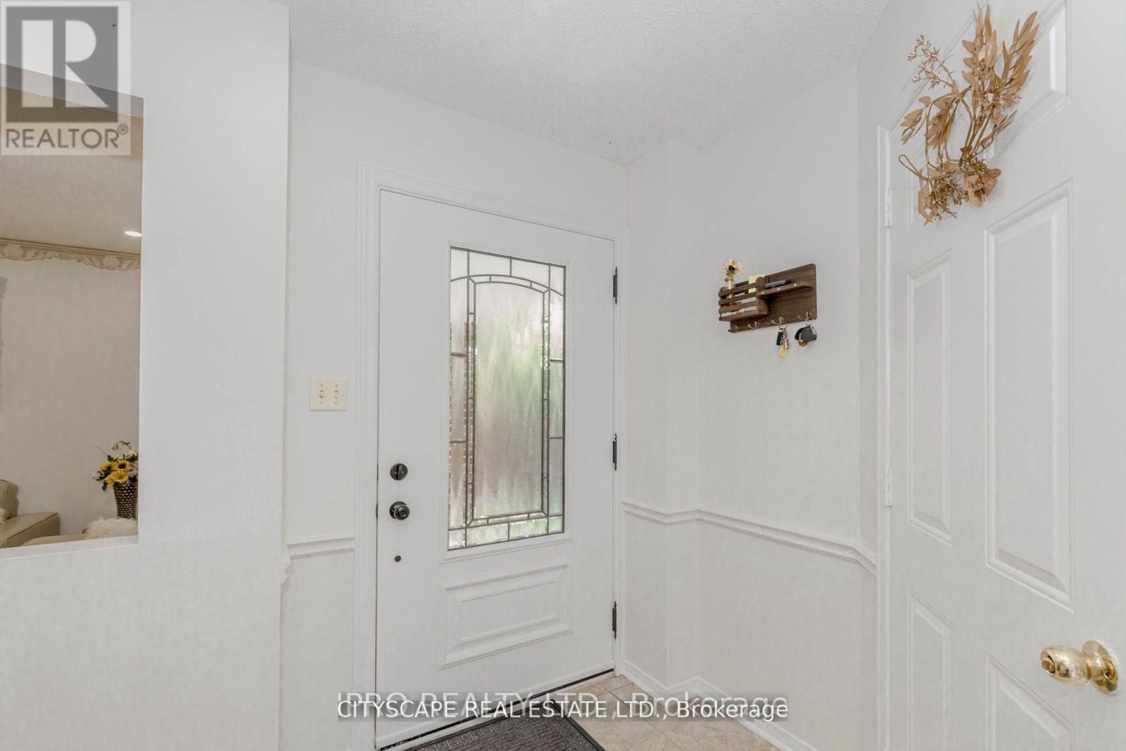 6906 Hickling Crescent N, Mississauga, ON - Indoor Photo Showing Other Room