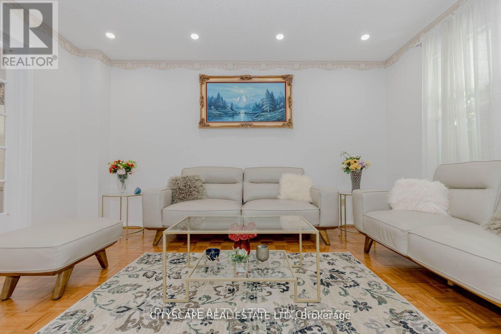 6906 Hickling Crescent N, Mississauga, ON - Indoor Photo Showing Living Room