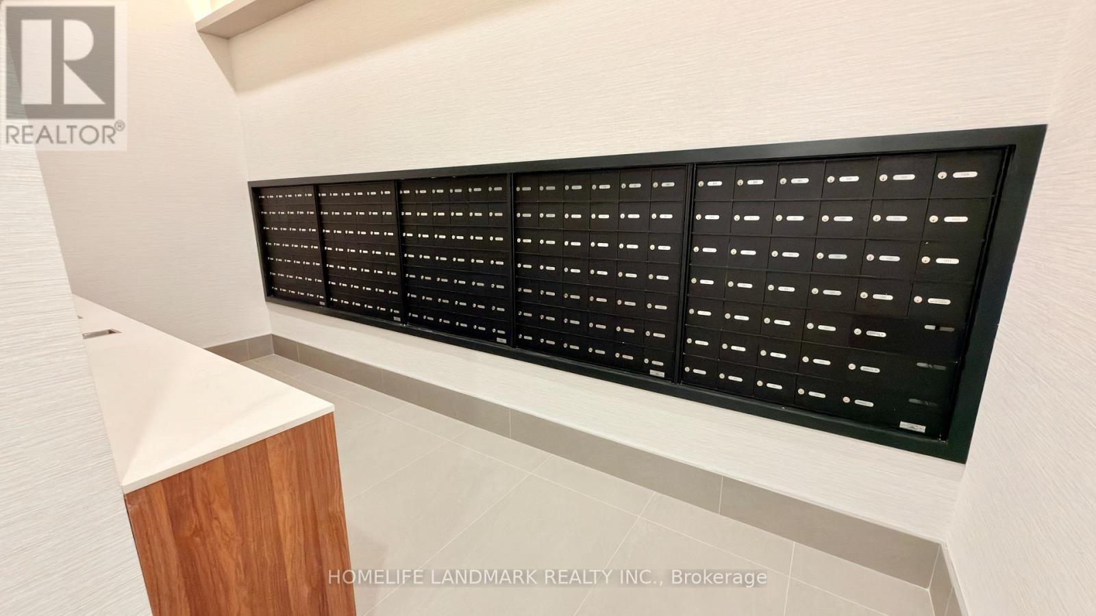 811 - 1037 The Queensway, Toronto, ON - Photo Showing Other Room