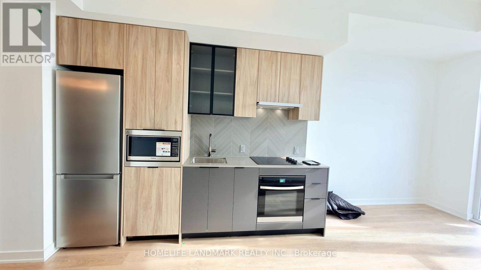811 - 1037 The Queensway, Toronto, ON - Indoor Photo Showing Kitchen