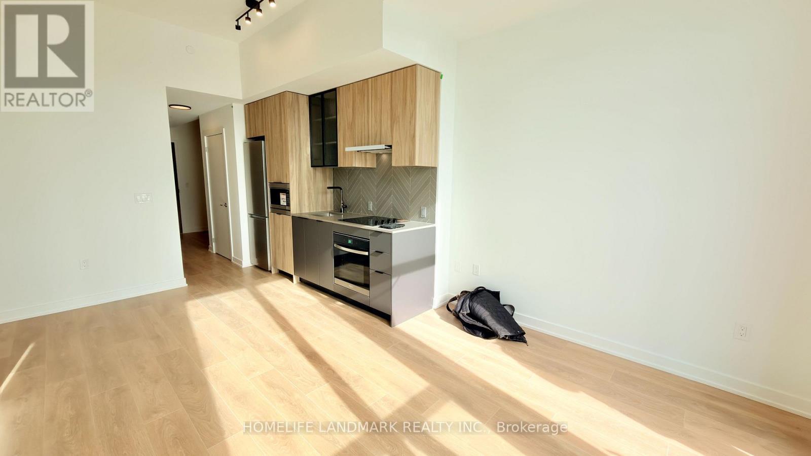 811 - 1037 The Queensway, Toronto, ON - Indoor