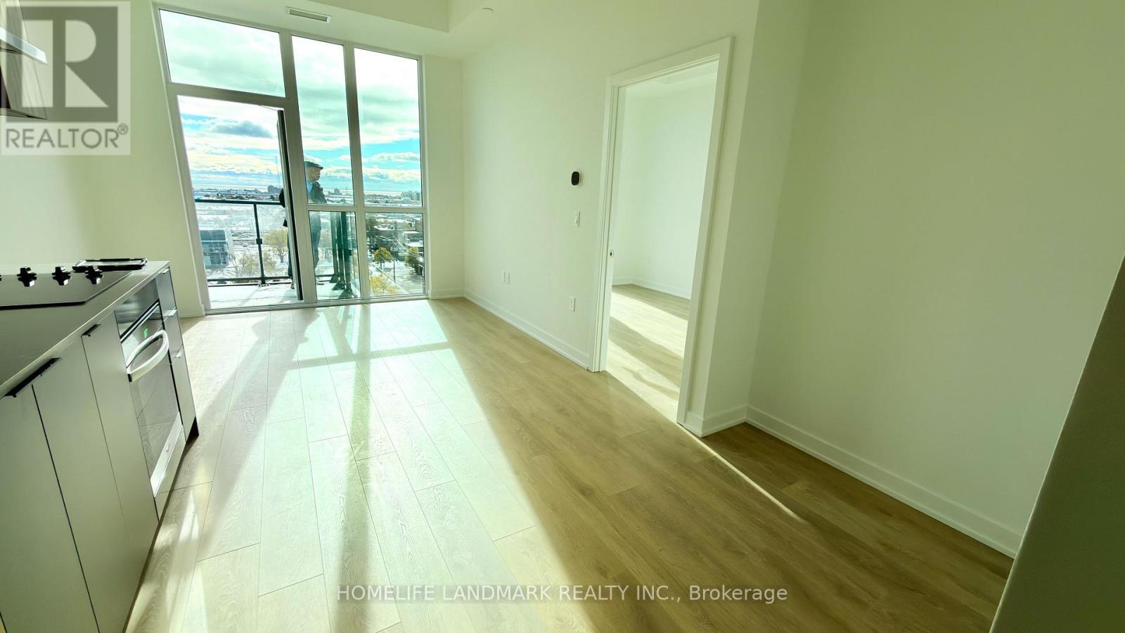 811 - 1037 The Queensway, Toronto, ON - Indoor Photo Showing Other Room