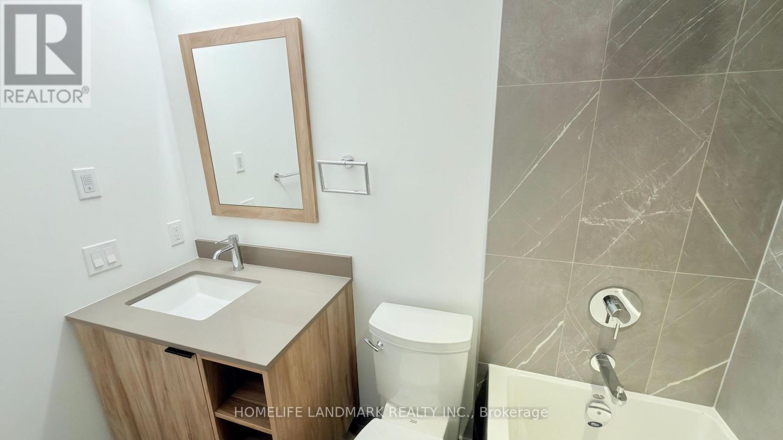 811 - 1037 The Queensway, Toronto, ON - Indoor Photo Showing Bathroom