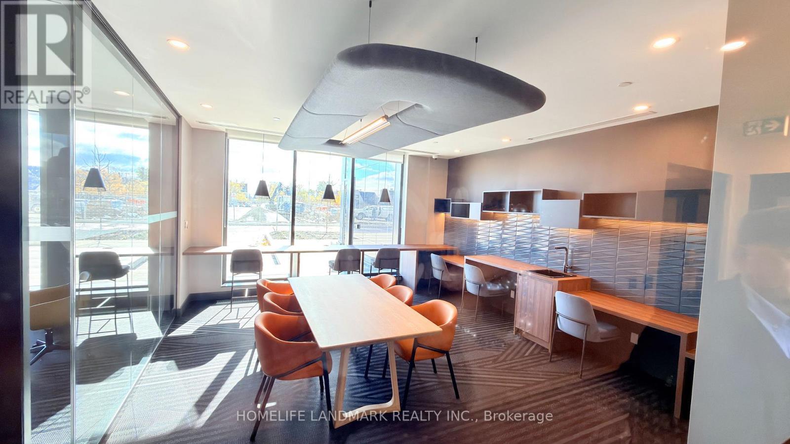 811 - 1037 The Queensway, Toronto, ON - Indoor Photo Showing Dining Room