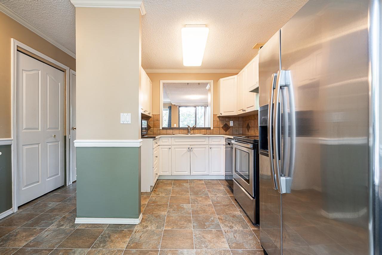 37 9348 128 Street, Surrey, BC - Indoor Photo Showing Kitchen With Stainless Steel Kitchen