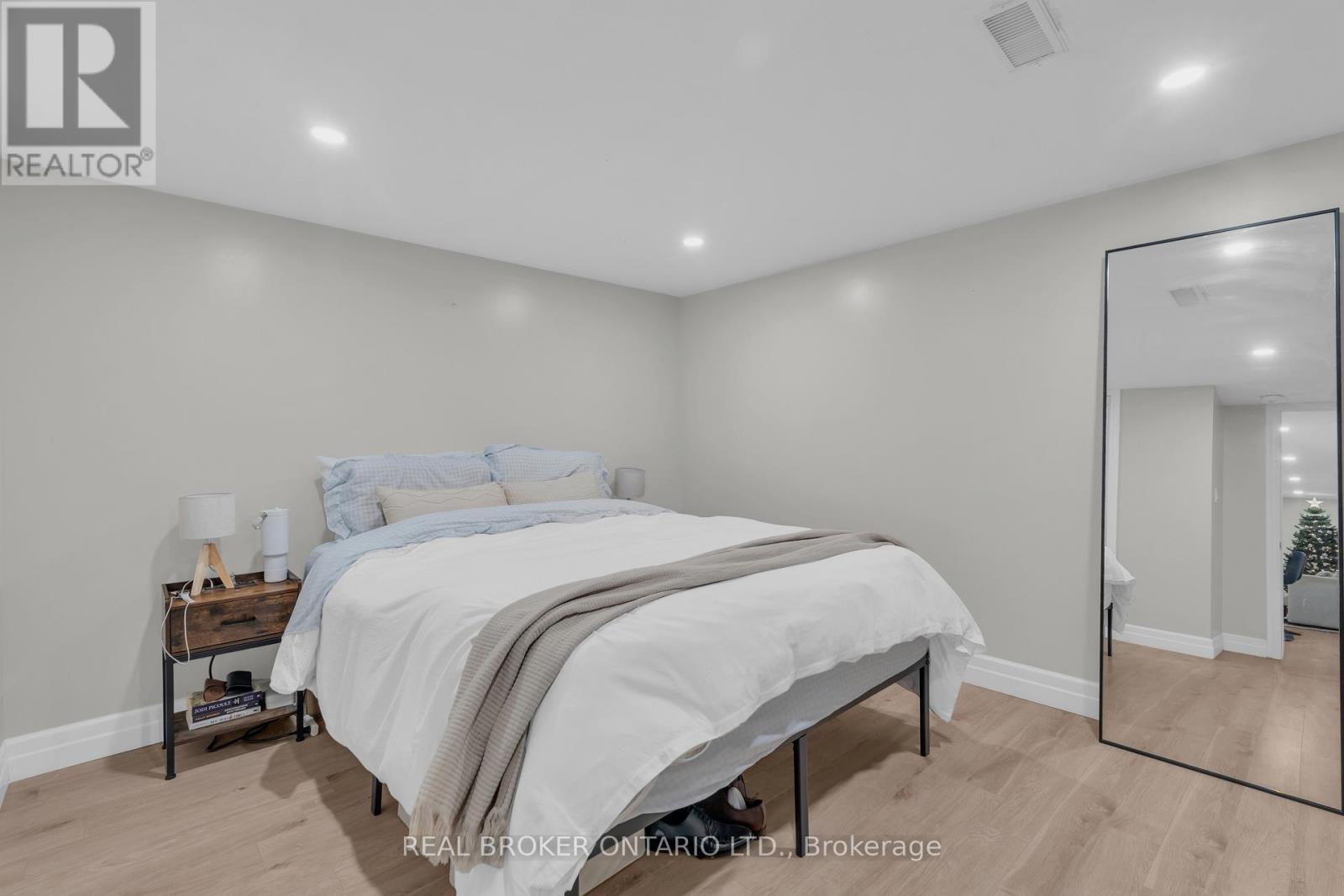 Lower Unit - 220 Bruce Street, Kitchener, ON - Indoor Photo Showing Bedroom