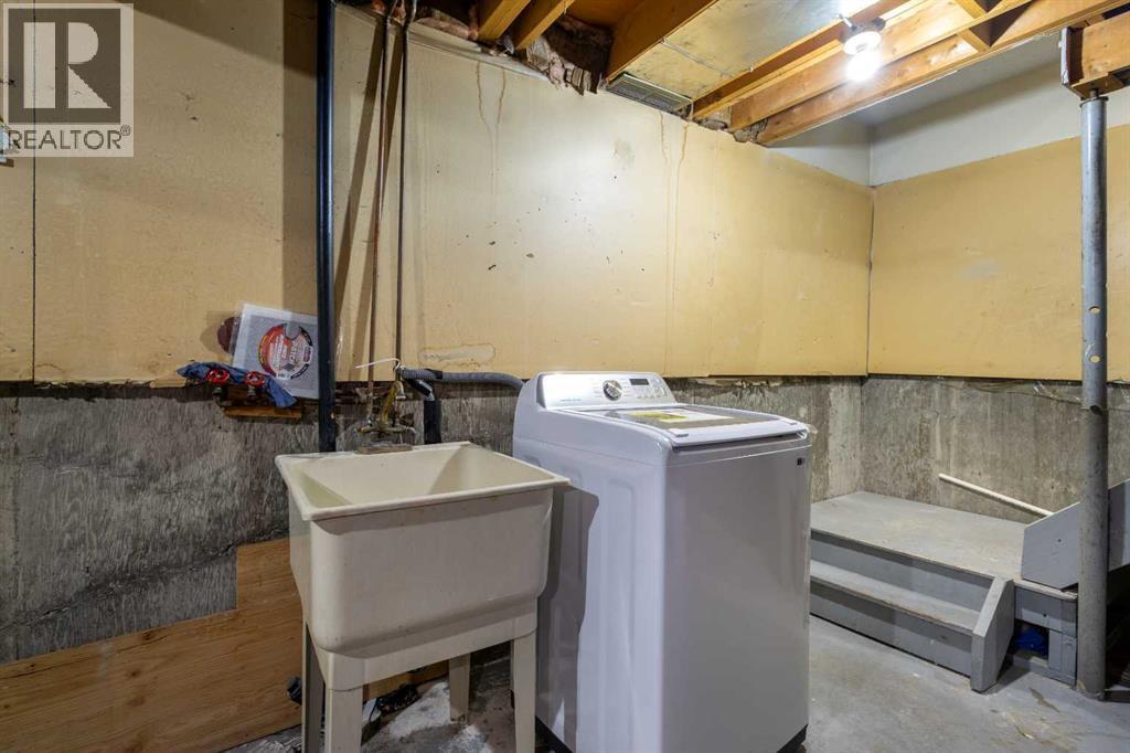 24, 64 Whitnel Court Ne, Calgary, AB - Indoor Photo Showing Laundry Room