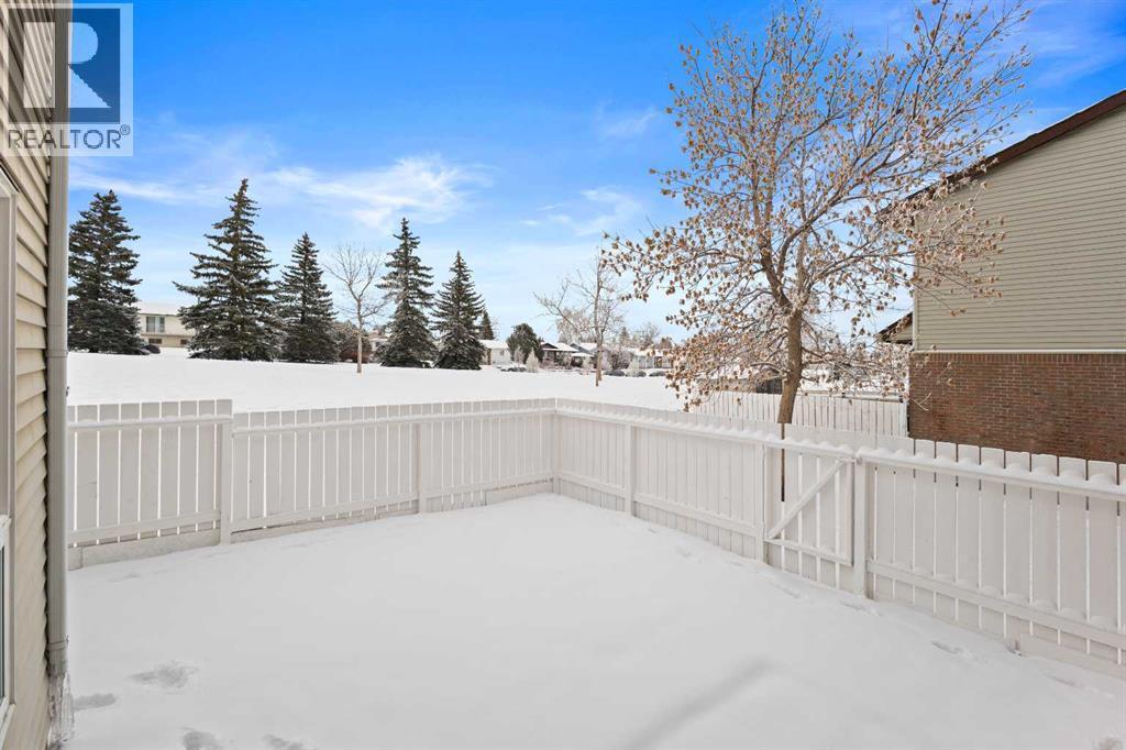 24, 64 Whitnel Court Ne, Calgary, AB - Outdoor