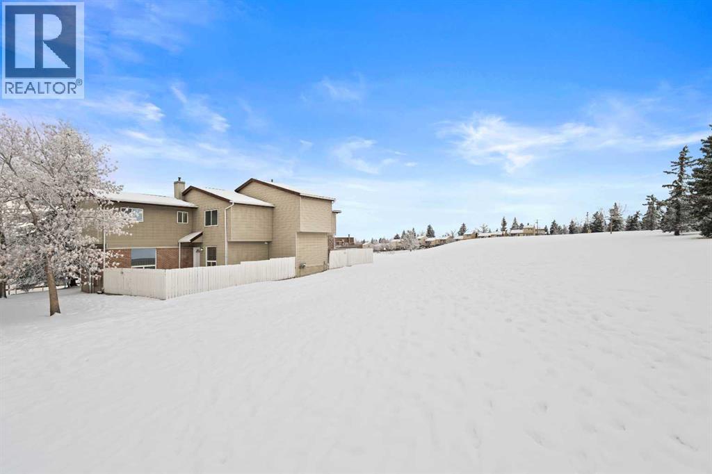 24, 64 Whitnel Court Ne, Calgary, AB - Outdoor