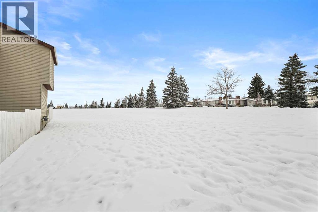 24, 64 Whitnel Court Ne, Calgary, AB - Outdoor