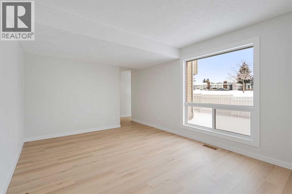 24, 64 Whitnel Court Ne, Calgary, AB - Indoor Photo Showing Other Room