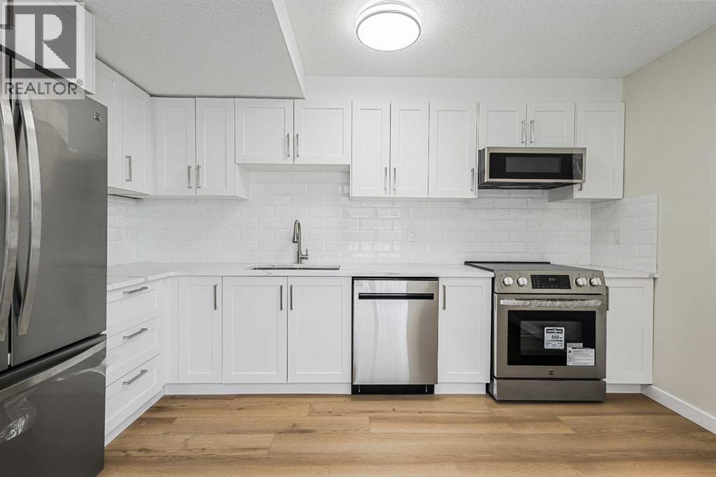 24, 64 Whitnel Court Ne, Calgary, AB - Indoor Photo Showing Kitchen With Stainless Steel Kitchen With Upgraded Kitchen