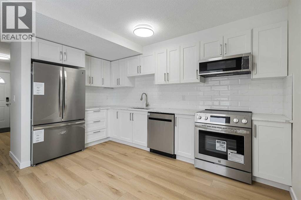 24, 64 Whitnel Court Ne, Calgary, AB - Indoor Photo Showing Kitchen With Stainless Steel Kitchen