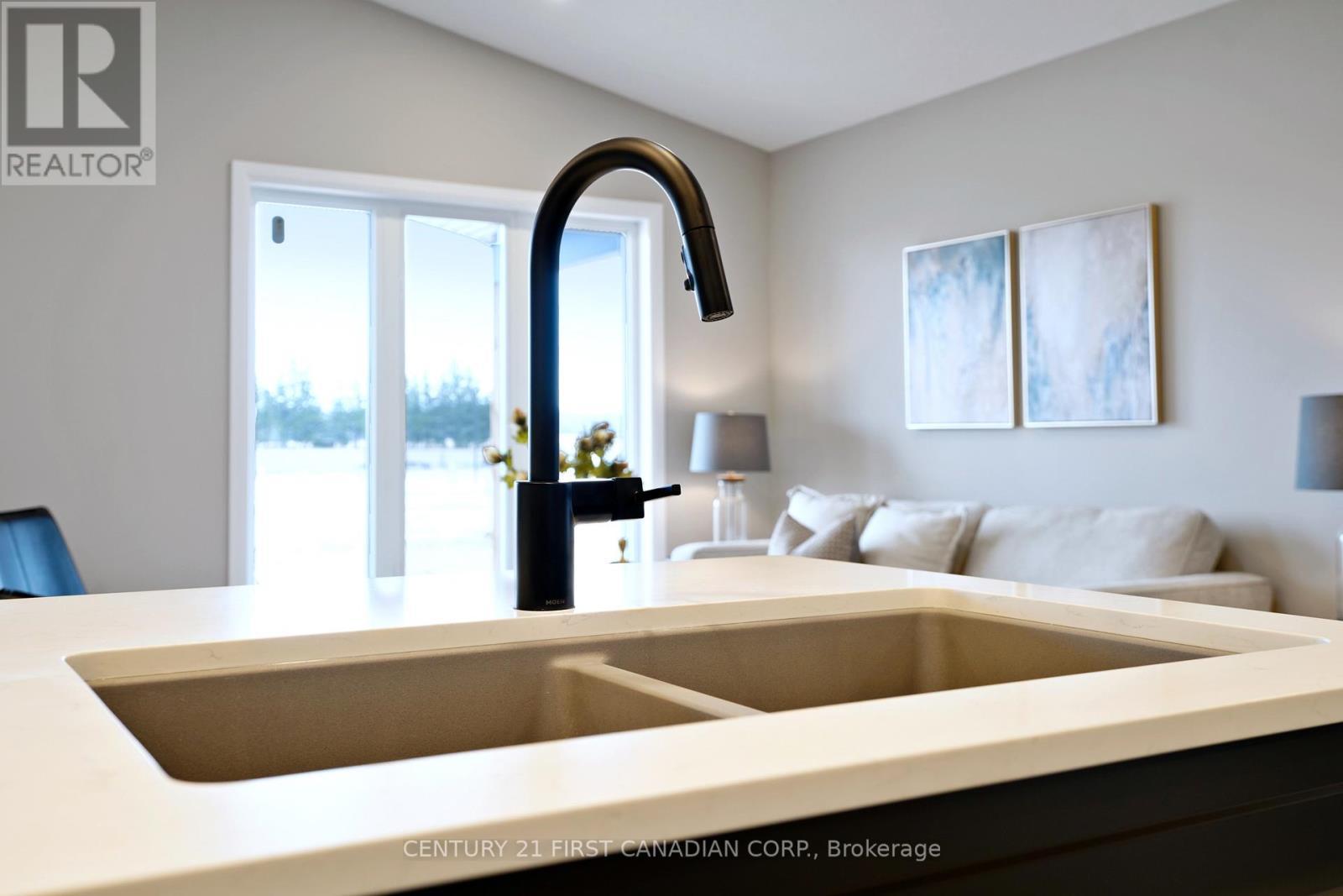 9 Twynstra Street, North Middlesex (Ailsa Craig), ON - Indoor